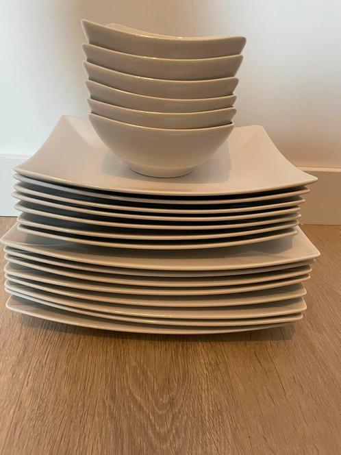 IKEA servies - set van 21 stuks, Huis en Inrichting, Keuken | Servies, Gebruikt, Bord(en), Ophalen of Verzenden