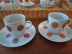Twee Vintage kop&schotel - bloemmotief, Ophalen of Verzenden, Zo goed als nieuw, Overige stijlen, Kop(pen) en/of Schotel(s)