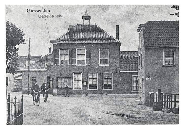 978493 Giessendam ZH Gemeentehuis . Nette kaart, Verzamelen, Ansichtkaarten | Nederland, Ongelopen, Zuid-Holland, Ophalen of Verzenden