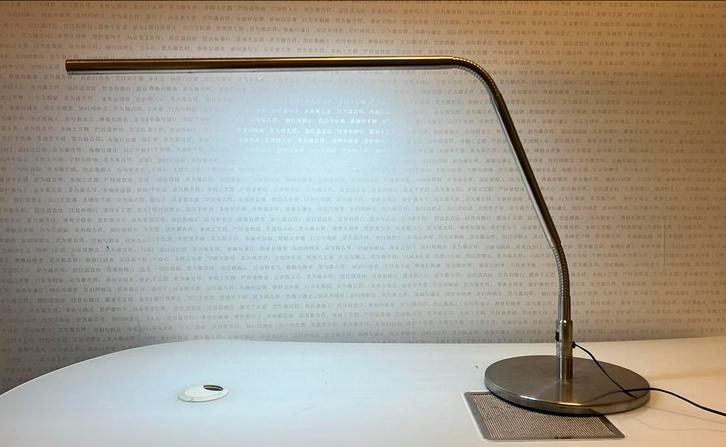 Mooie slanke tafel-/ bureaulamp. Meerdere standen te buigen., Huis en Inrichting, Lampen | Tafellampen, Gebruikt, 75 cm of meer