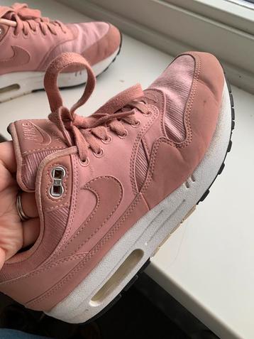 Nike air max one 38.5 beschikbaar voor biedingen