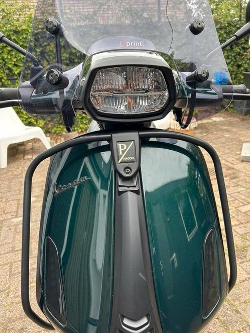 Vespa sprint racing sixties E25 uit aug 2021, Fietsen en Brommers, Scooters | Vespa, Zo goed als nieuw, Overige modellen, Ophalen of Verzenden