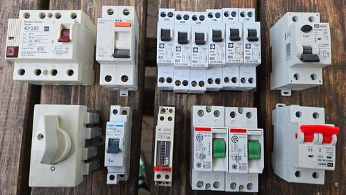 Partij schakelmateriaal / zekeringen / aardlekschakelaars, Hobby en Vrije tijd, Elektronica-componenten, Zo goed als nieuw, Ophalen