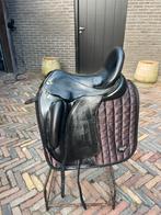 Custom zadel Solo II 17,5, Dieren en Toebehoren, Paarden en Pony's | Zadels, Ophalen, Zo goed als nieuw, Dressuur