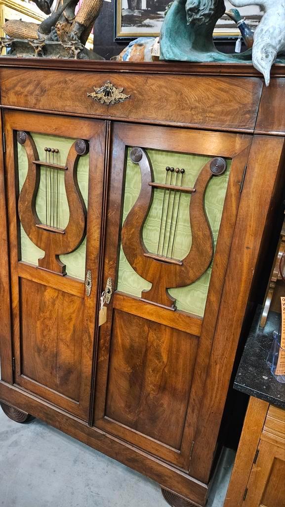 Muziek kastje met harpen, Antiek en Kunst, Antiek | Meubels | Kasten, Ophalen