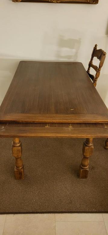 Eettafel met verlengstukken beschikbaar voor biedingen