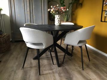 Ronde tafel zwart mangohout beschikbaar voor biedingen