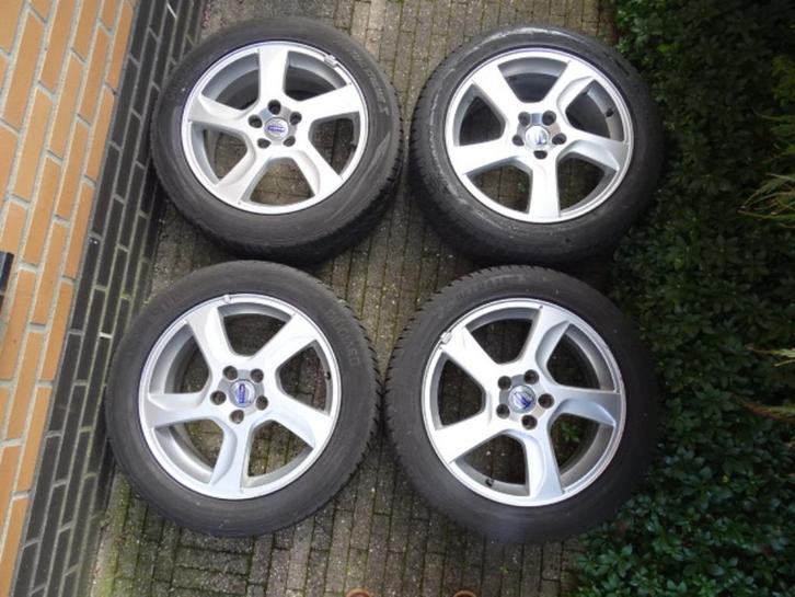 Winterbanden op licht metalen velgen Volvo V70 S80, Auto-onderdelen, Banden en Velgen, Banden en Velgen, Winterbanden, 17 inch