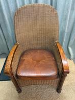 Rotan Fauteuil met leren zitkussen., Huis en Inrichting, Stoelen, Ophalen of Verzenden, Zo goed als nieuw, Bruin, Eén