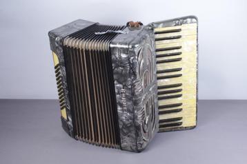 J002 Hohner Tango Accordeon beschikbaar voor biedingen