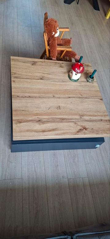 Salontafel met draaibaar blad en lade beschikbaar voor biedingen