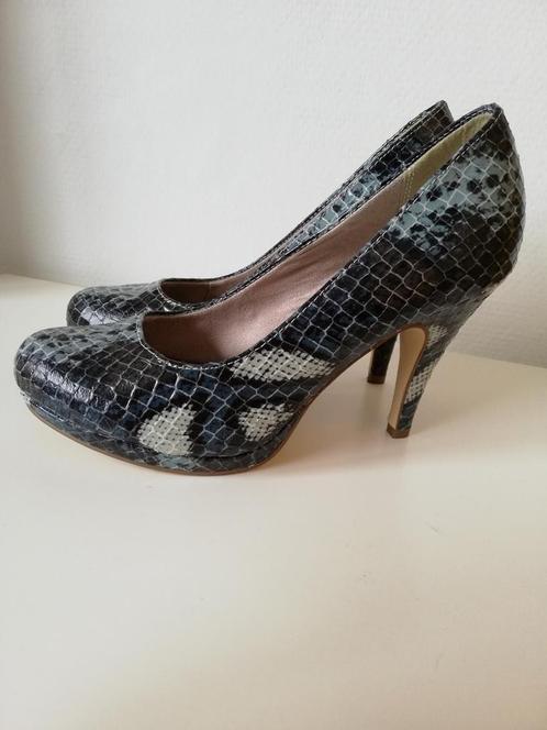 Hakken/pumps Tamaris snake print groen Maat 38, Kleding | Dames, Schoenen, Nieuw, Pumps, Groen, Ophalen of Verzenden