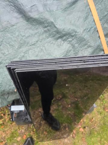 8 zwarte glasplaten. 120 x 31 beschikbaar voor biedingen