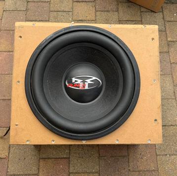 Rockford Punch HX2 15 inch Subwoofer met Kist beschikbaar voor biedingen