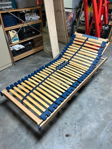 2 elektrisch verstelbare lattenbodems (80x200cm) beschikbaar voor biedingen