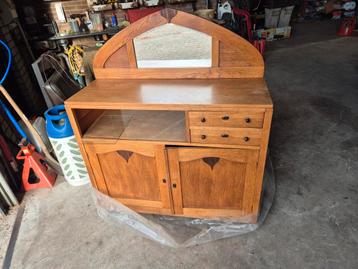 Oude kast met spiegel beschikbaar voor biedingen