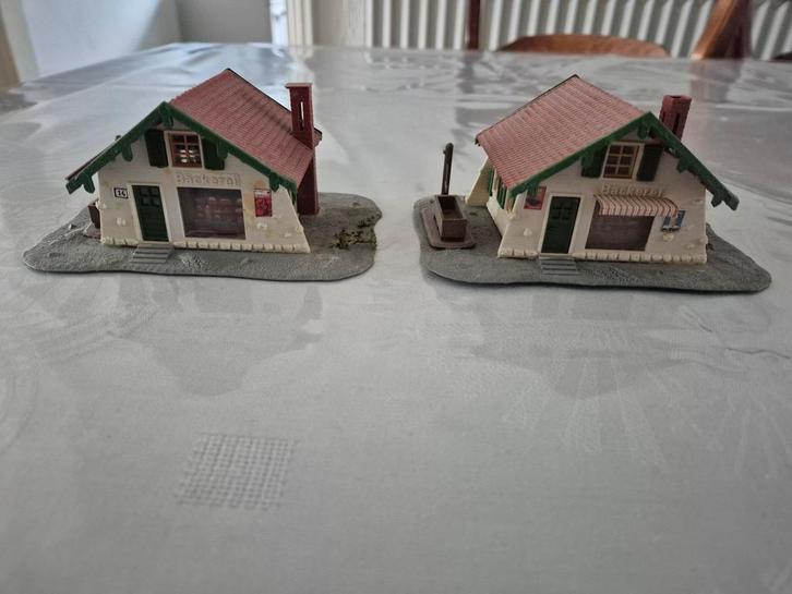 2 huisjes, Hobby en Vrije tijd, Modeltreinen | H0, Gebruikt, Brug, Tunnel of Gebouw, Gelijkstroom of Wisselstroom, Overige merken