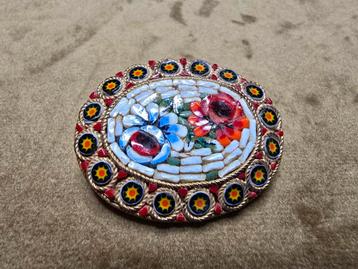 Vintage Micromozaïek Broche Bloemmotief beschikbaar voor biedingen