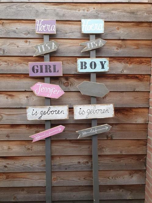 Te huur: wegwijzer geboortebord, Kinderen en Baby's, Kraamcadeaus en Geboorteborden, Zo goed als nieuw, Ophalen