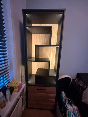 Xoon vakkenkast met licht