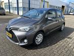 Toyota Yaris 1.5 Hybrid Comfort CLIMA/CRUISE/CAMERA/BLUETH., Auto's, 47 €/maand, Te koop, Zilver of Grijs, Geïmporteerd