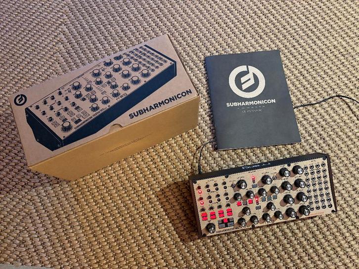 Moog semi modular  analog polyrhythmic synthesizer, Muziek en Instrumenten, Synthesizers, Zo goed als nieuw, Overige aantallen