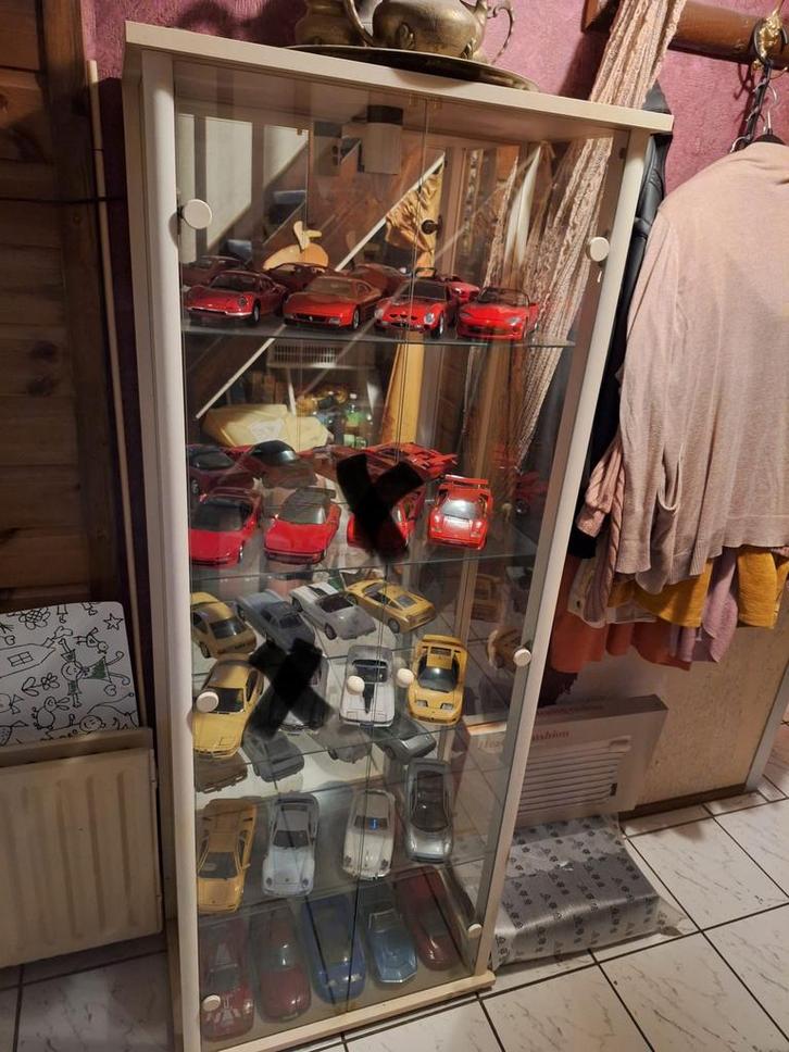 1:18 Miniatuurauto Collectie in Vitrinekast, Hobby en Vrije tijd, Modelauto's | 1:18, Zo goed als nieuw, Auto, Overige merken
