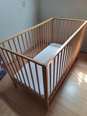 Ledikant babypark met aerosleep matras en topper. beschikbaar voor biedingen