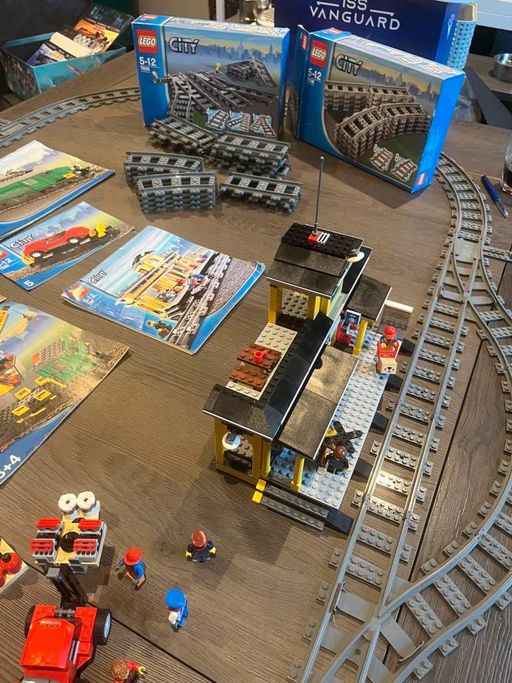 LEGO 66325 Super Pack Cargotrein & Station, Kinderen en Baby's, Speelgoed | Duplo en Lego, Gebruikt, Lego, Complete set, Ophalen of Verzenden