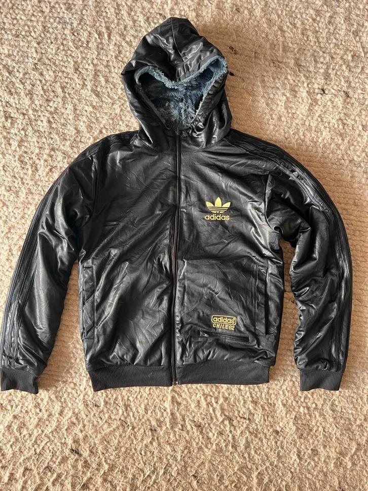 Adidas Chile 62 Winterjas Zwart/Goud M/L Vintage, Kleding | Heren, Truien en Vesten, Gedragen, Maat 52/54 (L), Zwart, Ophalen of Verzenden