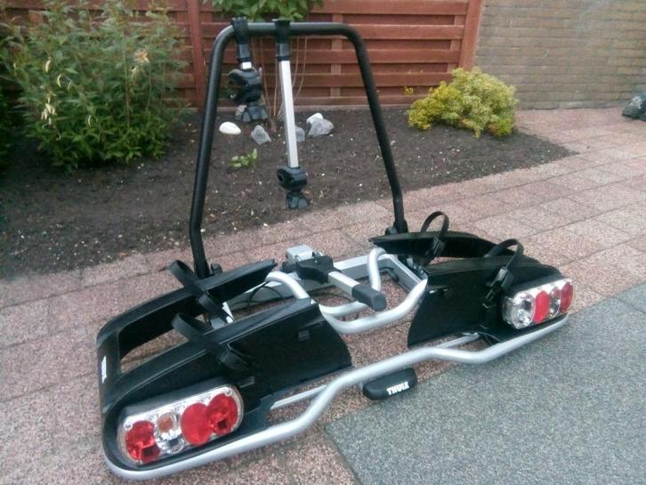 Te huur fietsendrager Thule (ook geschikt voor e-bikes !!), Auto diversen, Fietsendragers, Zo goed als nieuw, Trekhaakdrager, 2 fietsen