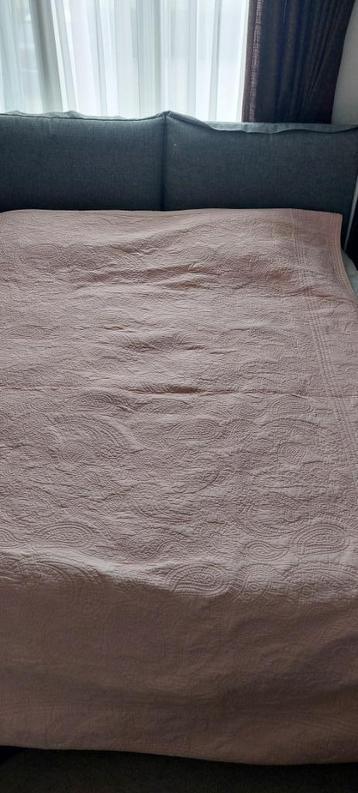 Roze quilt / sprei voor tweepersoons bed  beschikbaar voor biedingen