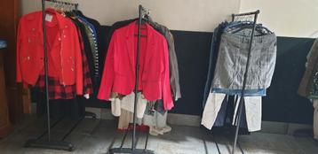 Dames kleding te koop. beschikbaar voor biedingen