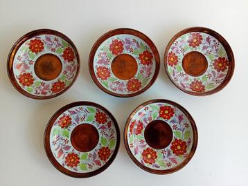 Keramieken Schaaltjes met Bronzen Patina en florale motieven beschikbaar voor biedingen