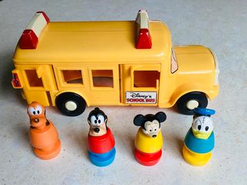 Vintage speelgoed DISNEY schoolbus met DISNEY-figuren. beschikbaar voor biedingen
