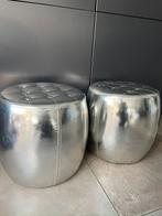 2 X ZILVER METALLIC LEDER LOOK POEF HOCKER, Huis en Inrichting, Modern, Rond, Leer, Minder dan 50 cm