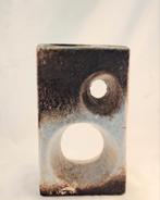 Unieke keramische vaas met gaten, Gebruikt, 50 tot 75 cm, Zwart, Aardewerk of Porselein