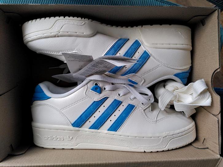 Adidas Rivalry low maat 42 met extra paar veters, Kleding | Heren, Schoenen, Nieuw, Boots, Wit, Ophalen of Verzenden