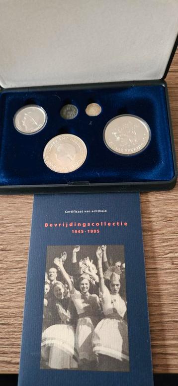 Zilveren Bevrijdingscollectie 1945-1995 met certificaat  beschikbaar voor biedingen