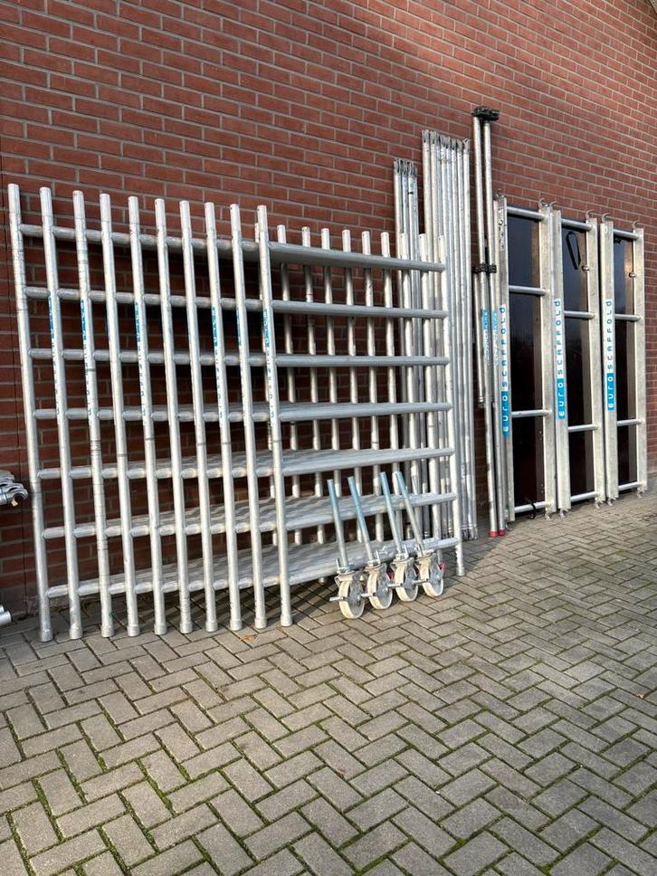 Rolsteiger euroscafold ( mooie uitvoering ), Doe-het-zelf en Verbouw, Steigers, Zo goed als nieuw, Rolsteiger of Kamersteiger