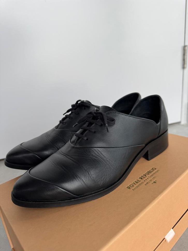 Royal RepubliQ dames schoenen 41, Kleding | Dames, Schoenen, Zo goed als nieuw, Schoenen met lage hakken, Zwart, Ophalen of Verzenden