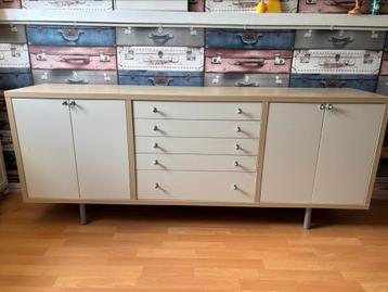 Dressoir kast beschikbaar voor biedingen