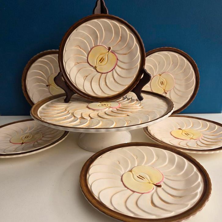 Complete set, 6 borden en taartschaal, appel, Antiek en Kunst, Antiek | Servies compleet, Ophalen of Verzenden