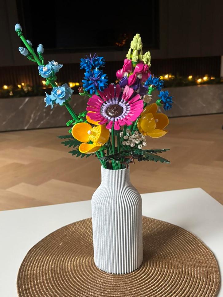 Witte Oreo ribbel vaas (o.a. voor LEGO bloemen), Huis en Inrichting, Woonaccessoires | Vazen, Nieuw, Wit, Minder dan 50 cm, Kunststof