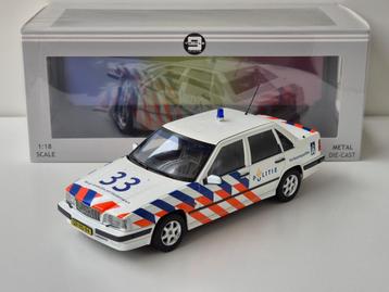 1:18 Triple9 Volvo 850 GLS Verkeerspolitie 1993 beschikbaar voor biedingen
