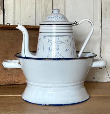 SALE……. Emaille oud vergiet wit met blauw randje  beschikbaar voor biedingen