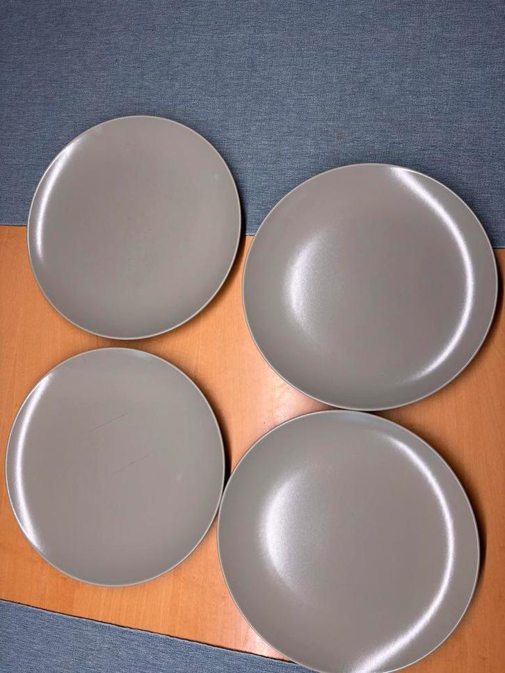 IKEA Färgklar Servies - Matt Grijsgroen - 8 Delig, Huis en Inrichting, Keuken | Servies, Zo goed als nieuw, Bord(en), Effen, Aardewerk