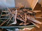 Gratis kledinghangers - hout, metaal, rotan, Ophalen, Gebruikt, Hout, Volwassenen