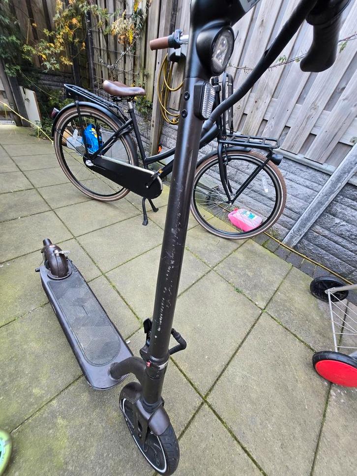 ELEKTRISCHE STEP

R920E, Fietsen en Brommers, Steps, Gebruikt, Elektrische step (E-scooter), Ophalen