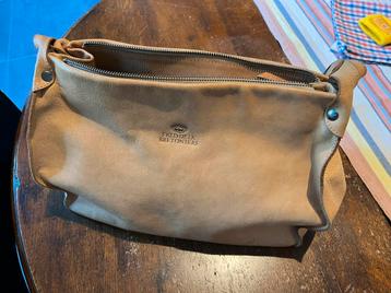 Te koop licht camel handtas Fred de la Bretoniere beschikbaar voor biedingen